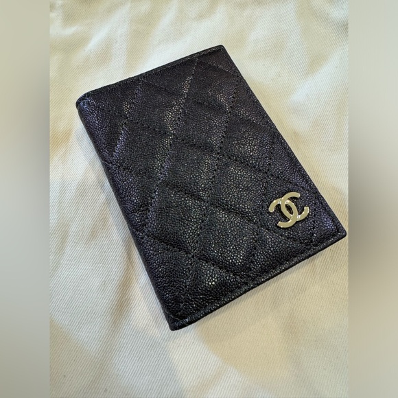 Chanel Iridescent Purple Passport Cover - Picture 4 of 15